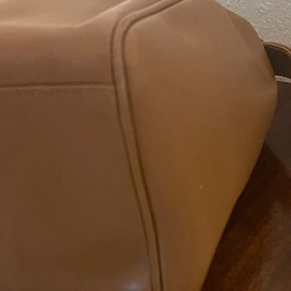 Fendi Tan Leather Shoulder Bag with Slouchy Design - Picture 8 of 11